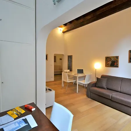 Eleonora Apartment